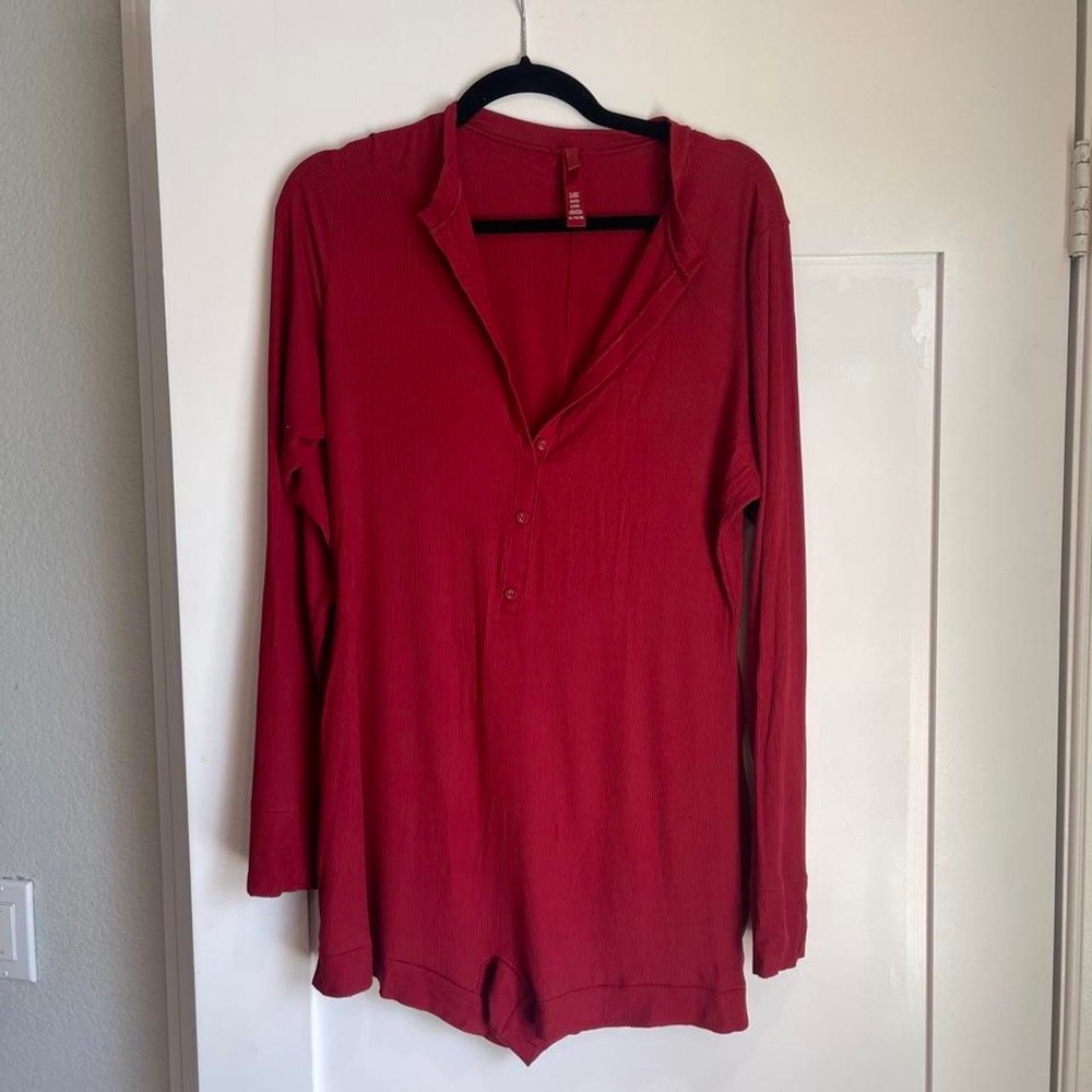 SKIMS Soft Lounge Long Sleeve Henley Romper Brick Red XL